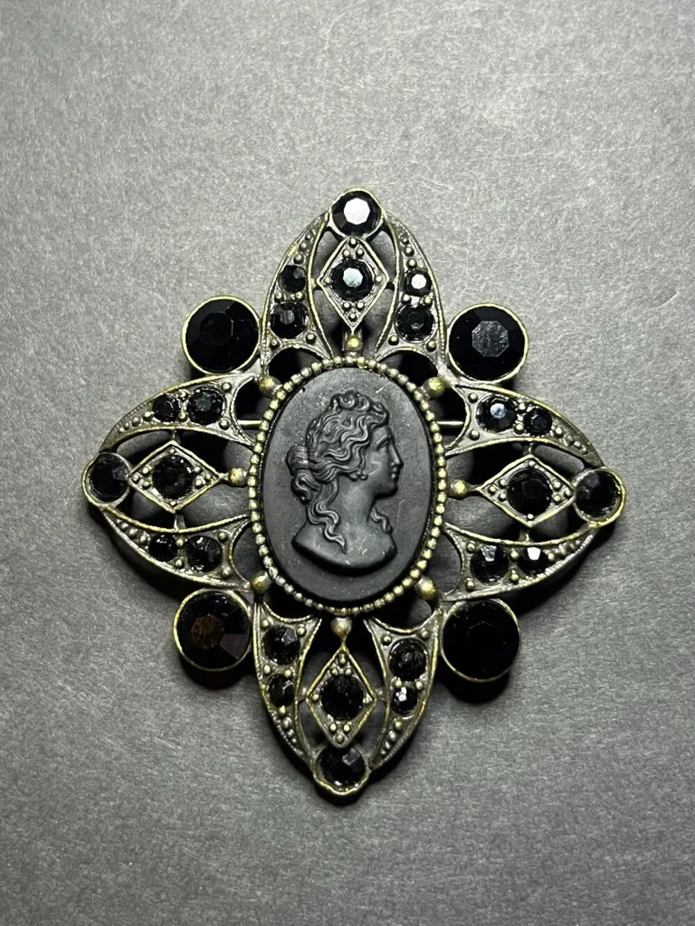VTG Robert Rose Black Rhinestone Victorian Style Woman Cameo Ornate Brass Brooch